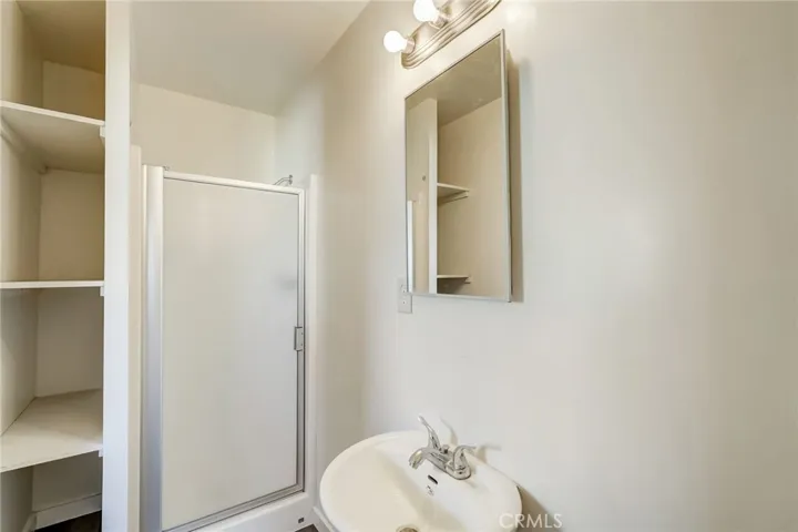 Bonus Studio Bathroom Shower