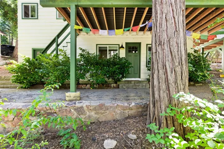 261 E Lane, Lake Arrowhead, California 92352