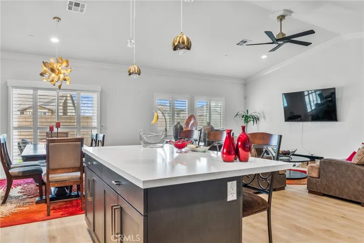 Bar in Living room to Kitchen