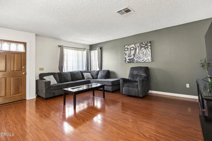 7-web-or-mls-UpmarketMedia_3542Olds-6
