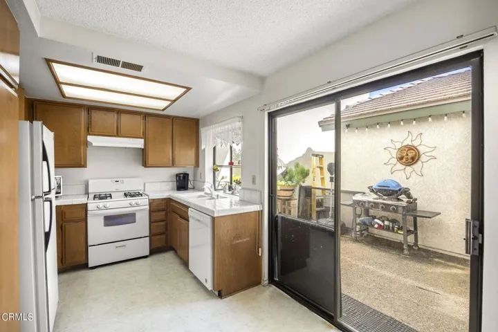 13-web-or-mls-UpmarketMedia_3542Olds-33
