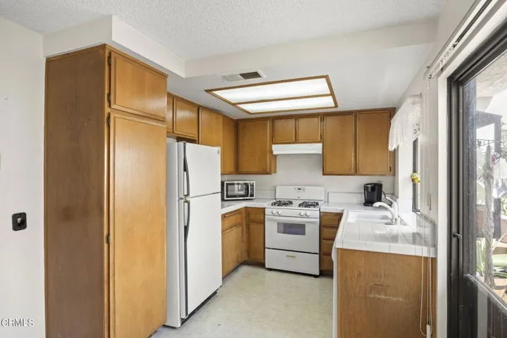 16-web-or-mls-UpmarketMedia_3542Olds-30