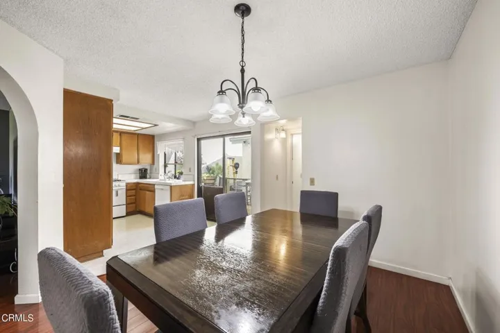 11-web-or-mls-UpmarketMedia_3542Olds-24