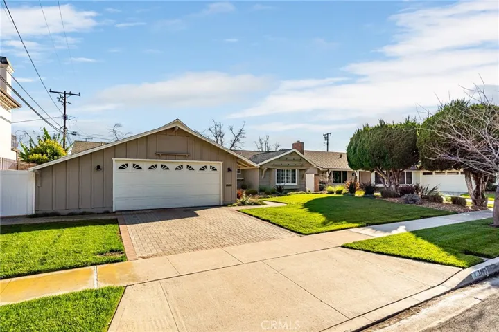 3252 Oak Grove Road, Los Alamitos, California 90720