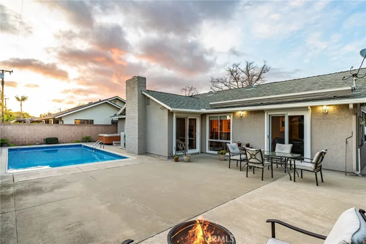3252 Oak Grove Road, Los Alamitos, California 90720