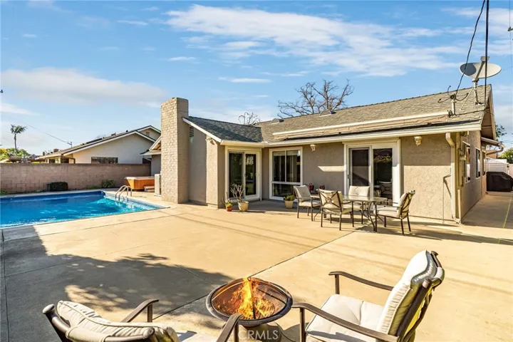 3252 Oak Grove Road, Los Alamitos, California 90720