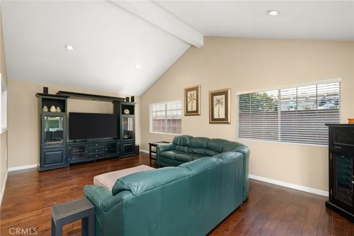 3252 Oak Grove Road, Los Alamitos, California 90720