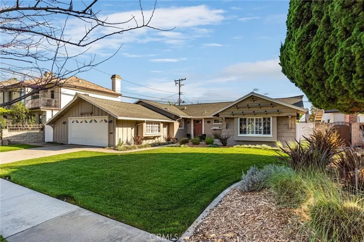 3252 Oak Grove Road, Los Alamitos, California 90720