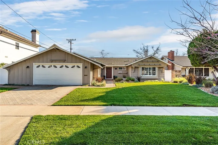3252 Oak Grove Road, Los Alamitos, California 90720