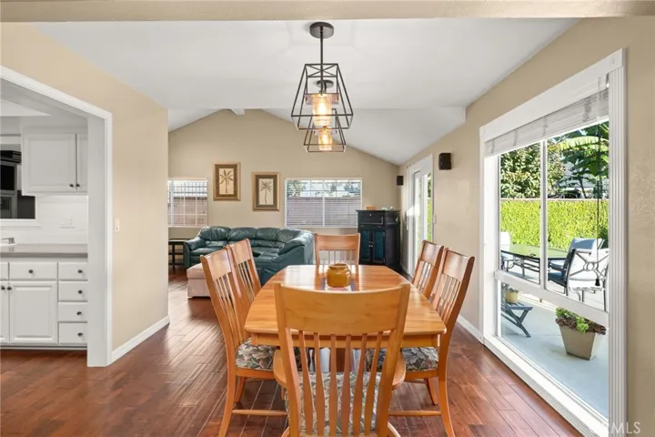 3252 Oak Grove Road, Los Alamitos, California 90720