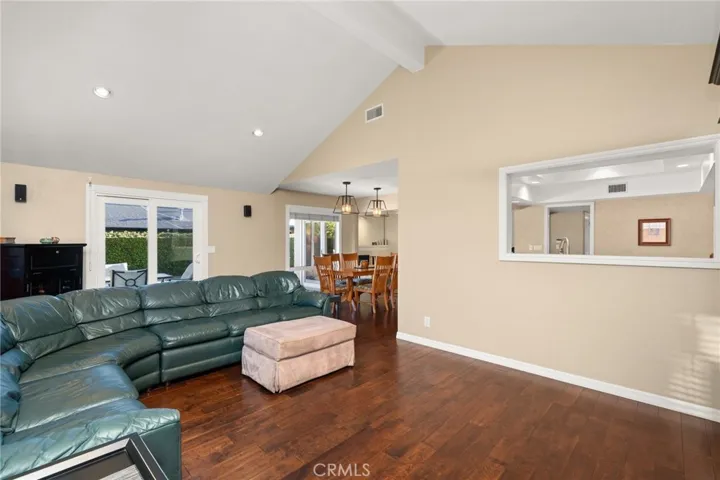3252 Oak Grove Road, Los Alamitos, California 90720