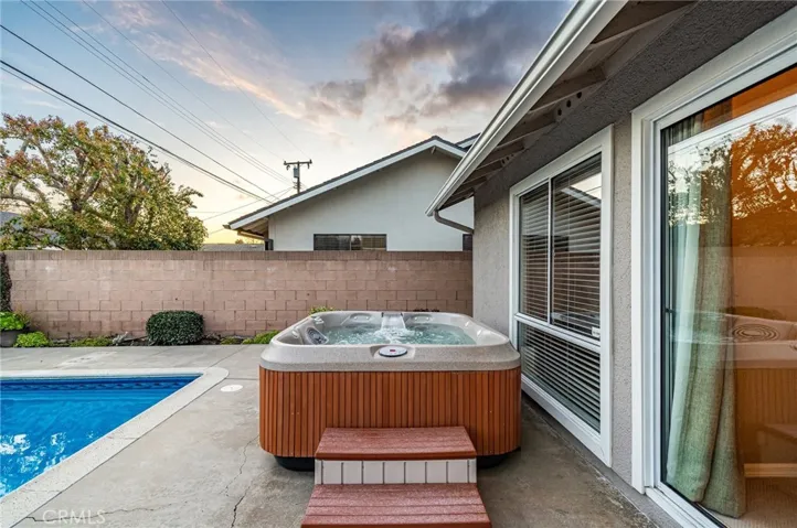 3252 Oak Grove Road, Los Alamitos, California 90720