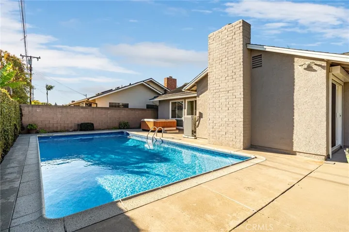 3252 Oak Grove Road, Los Alamitos, California 90720
