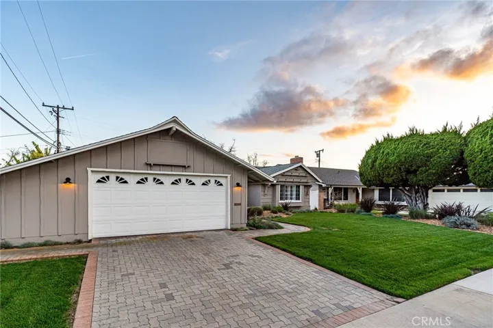 3252 Oak Grove Road, Los Alamitos, California 90720