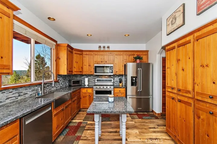 28139 Zermatt Drive, Lake Arrowhead, California 92352