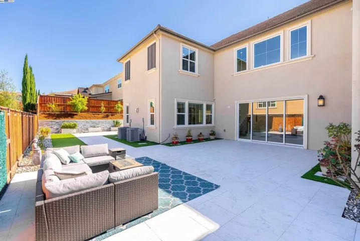 3090 Copper Peak Dr, Dublin, California 94568