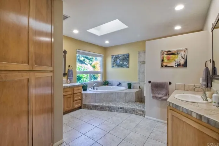2042 Camino Cantera, Vista, California 92084