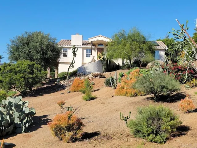 2042 Camino Cantera, Vista, California 92084