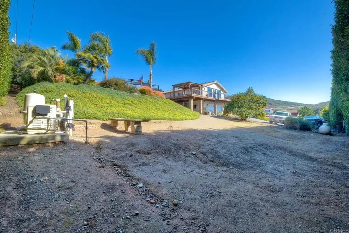 2042 Camino Cantera, Vista, California 92084