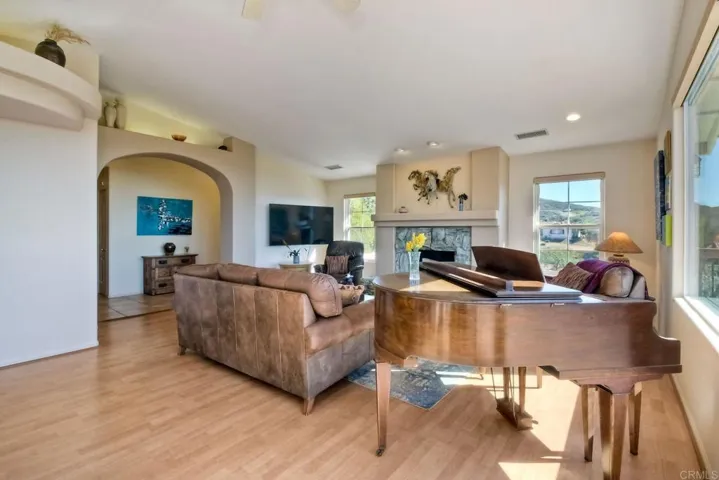 2042 Camino Cantera, Vista, California 92084