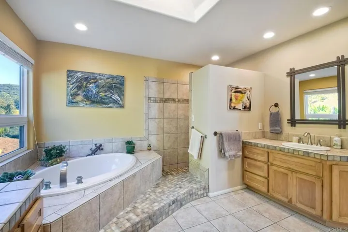 2042 Camino Cantera, Vista, California 92084