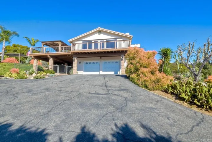 2042 Camino Cantera, Vista, California 92084