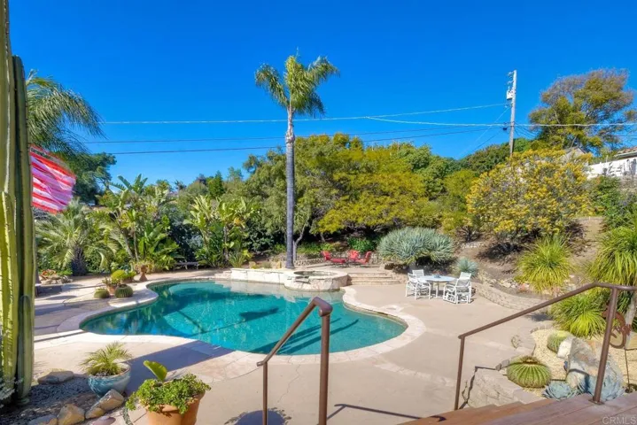 2042 Camino Cantera, Vista, California 92084