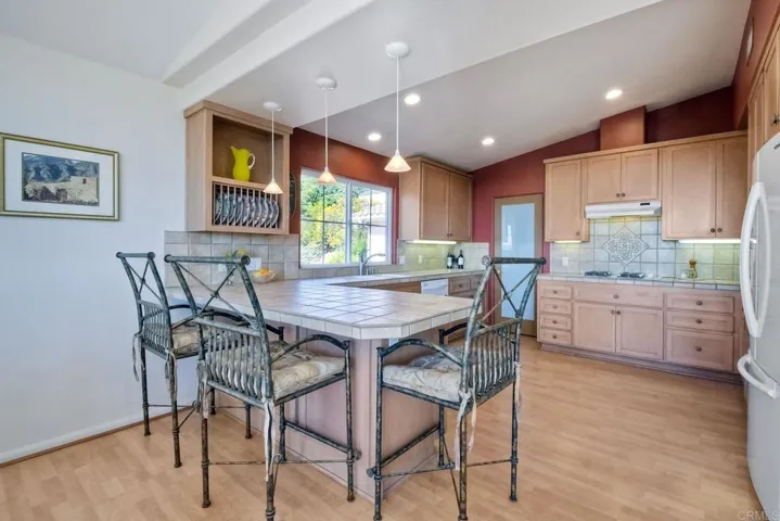 2042 Camino Cantera, Vista, California 92084