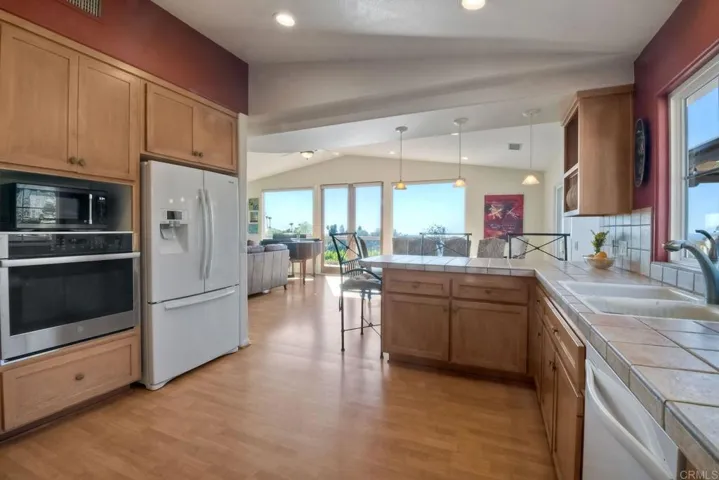 2042 Camino Cantera, Vista, California 92084