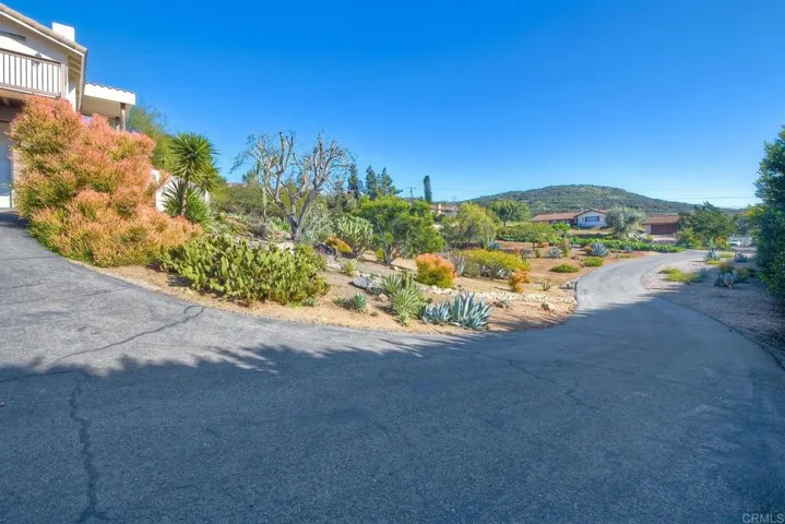 2042 Camino Cantera, Vista, California 92084