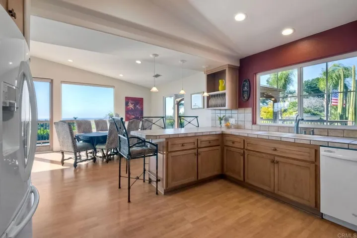 2042 Camino Cantera, Vista, California 92084