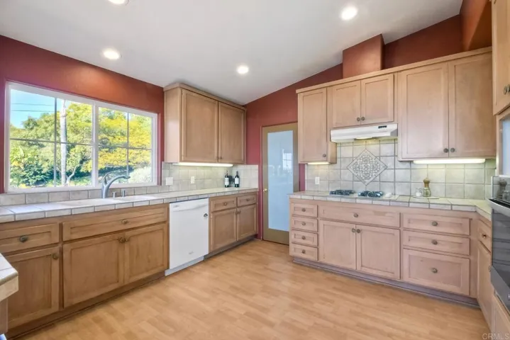 2042 Camino Cantera, Vista, California 92084