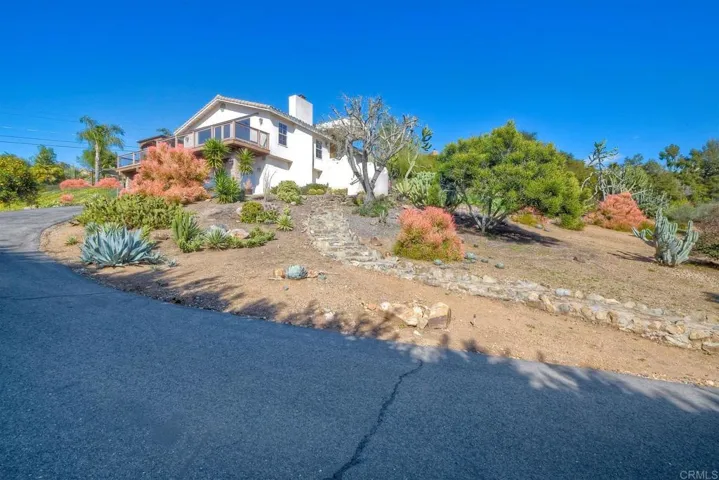 2042 Camino Cantera, Vista, California 92084