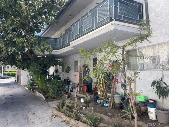 5653 Laurel Canyon Boulevard, Valley Village, California 91607