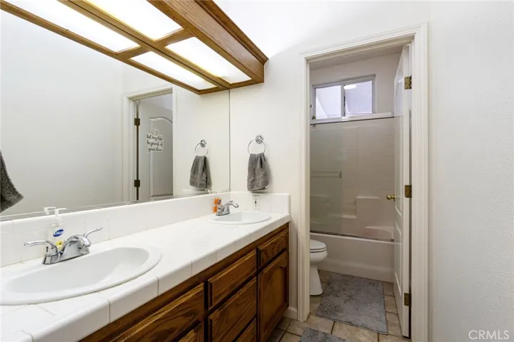381 Atwood Avenue, Exeter, California 93221