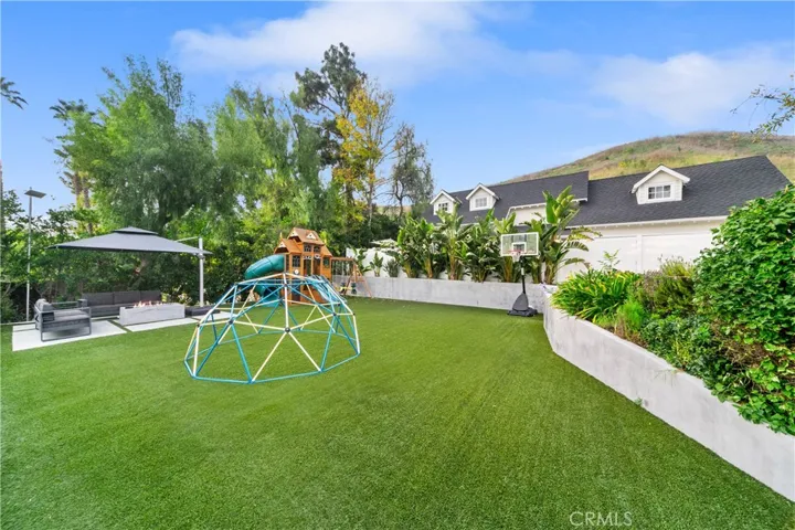 5153 Dumont Place, Woodland Hills, California 91364