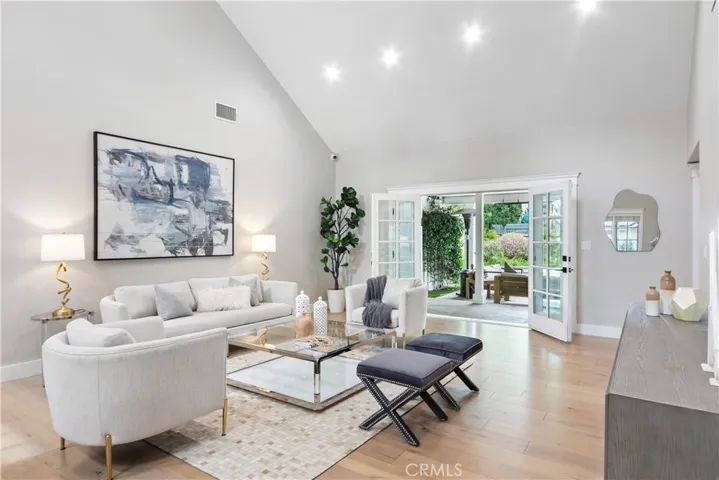5153 Dumont Place, Woodland Hills, California 91364