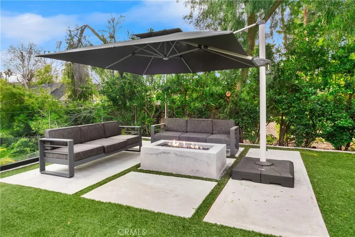 5153 Dumont Place, Woodland Hills, California 91364