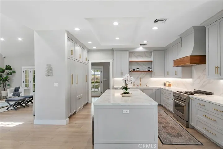 5153 Dumont Place, Woodland Hills, California 91364