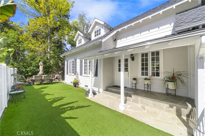 Detached guest house