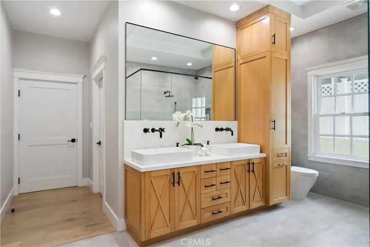 5153 Dumont Place, Woodland Hills, California 91364
