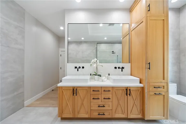 5153 Dumont Place, Woodland Hills, California 91364