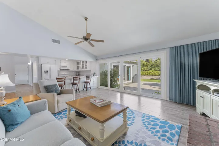 2261 Knollhaven St, Simi Valley - HsHPro