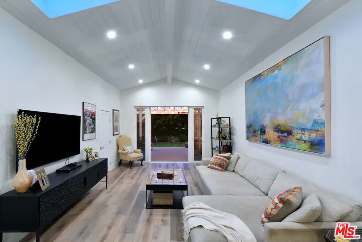 11323 Valley Spring Lane, Studio City, California 91602