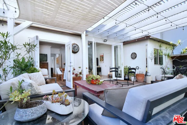 11323 Valley Spring Lane, Studio City, California 91602