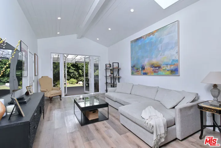 11323 Valley Spring Lane, Studio City, California 91602