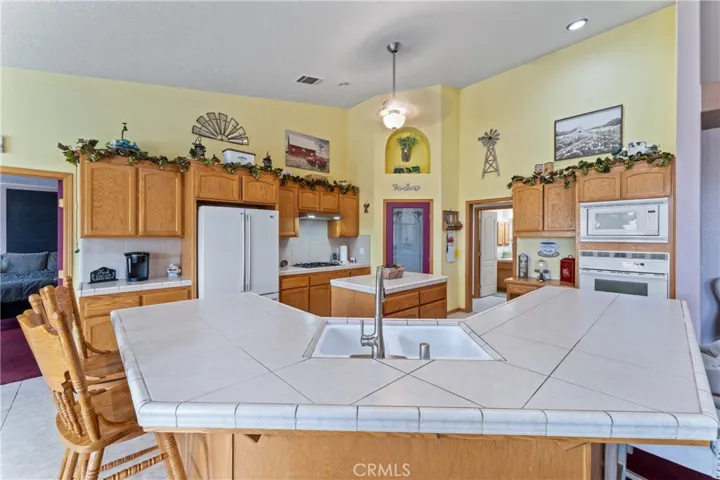 Kitchen Breakfast Bar