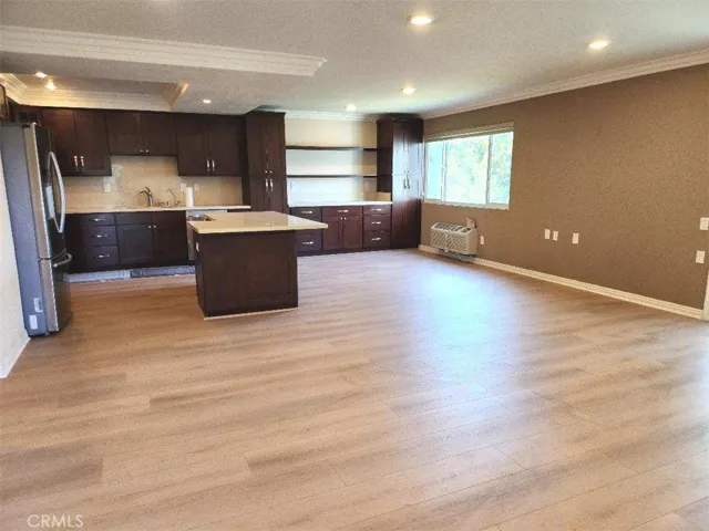 The spacious livingroom with open kitchen and dining area.