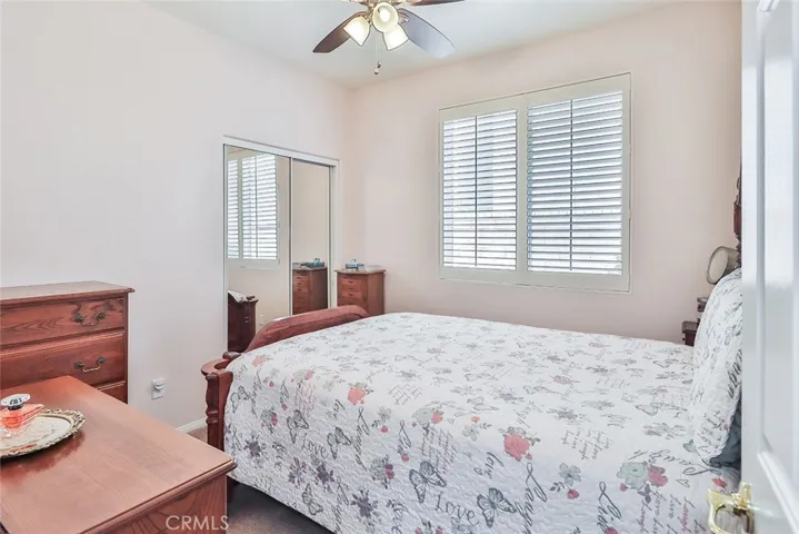 2nd bedroom w/ shudders