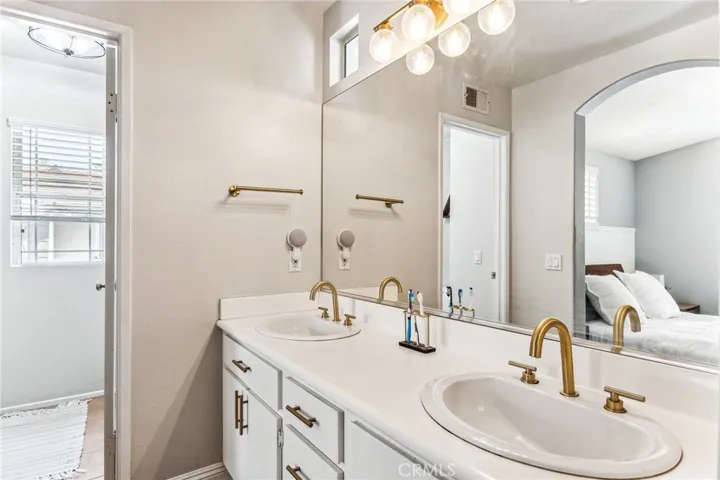 26512 Caribou Court, Valencia, California 91354